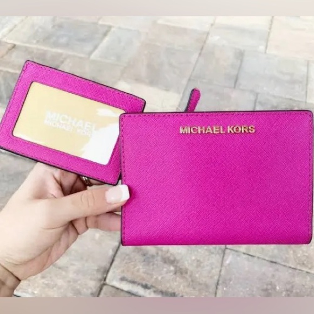 Michael Kors Womens Card Holder Id Small
Medium Leather Wallet - Picture 11 of 11